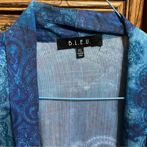 B.L.E.U. vibrant blue, paisley print, size XLarge women’s top, - Picture 3 of 7